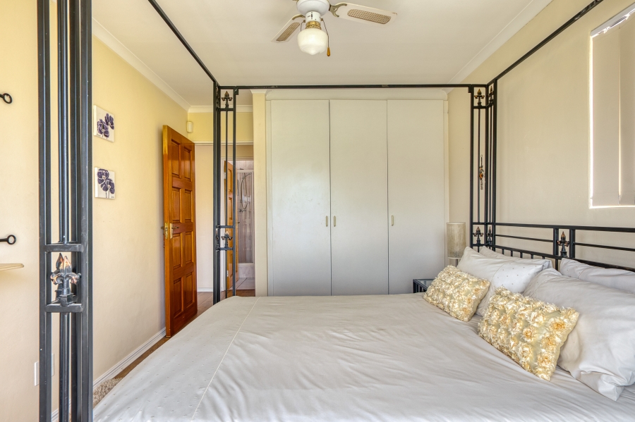 To Let 6 Bedroom Property for Rent in Greenways Golf Estate Western Cape
